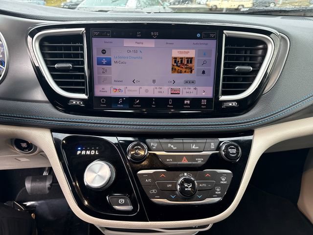 Used 2021 Chrysler Pacifica Touring-L image 25