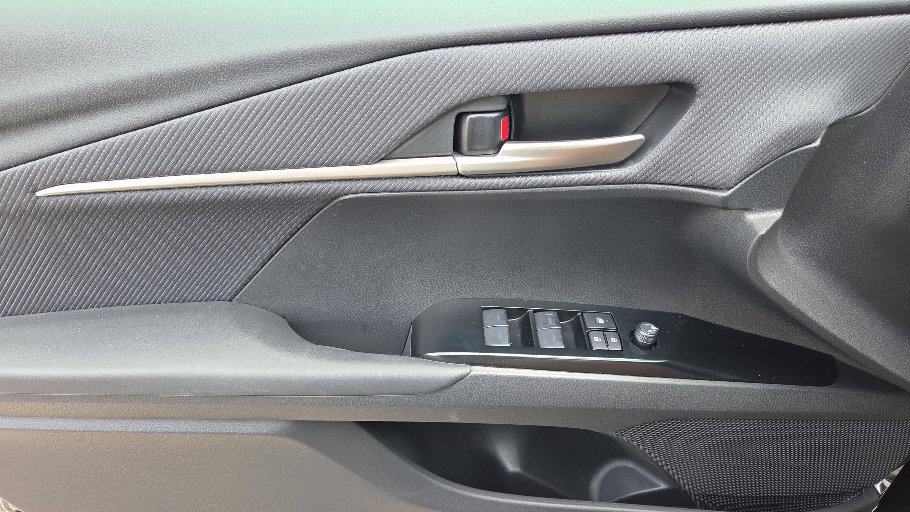 Used 2025 Toyota Camry SE FWD image 16