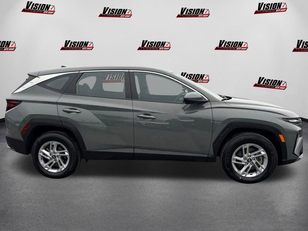 Used 2025 Hyundai Tucson SE image 4
