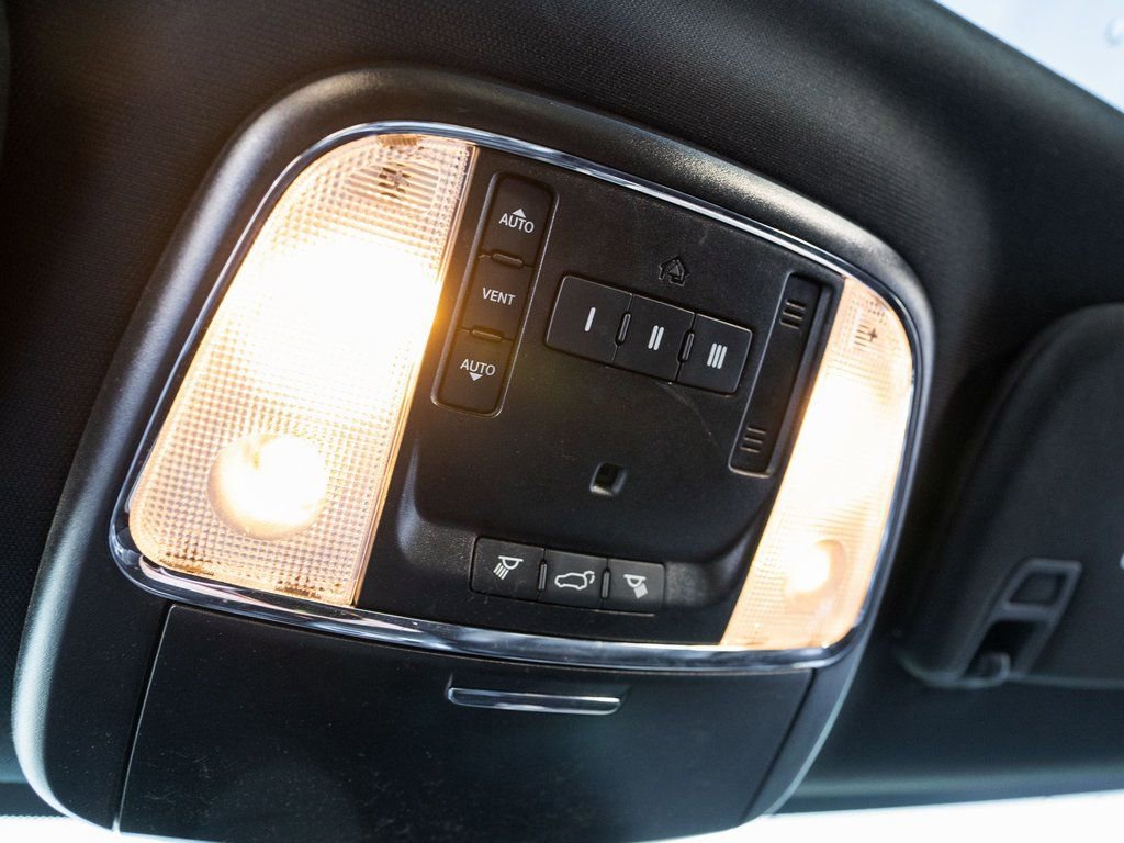 Used 2020 Jeep Grand Cherokee Altitude image 22