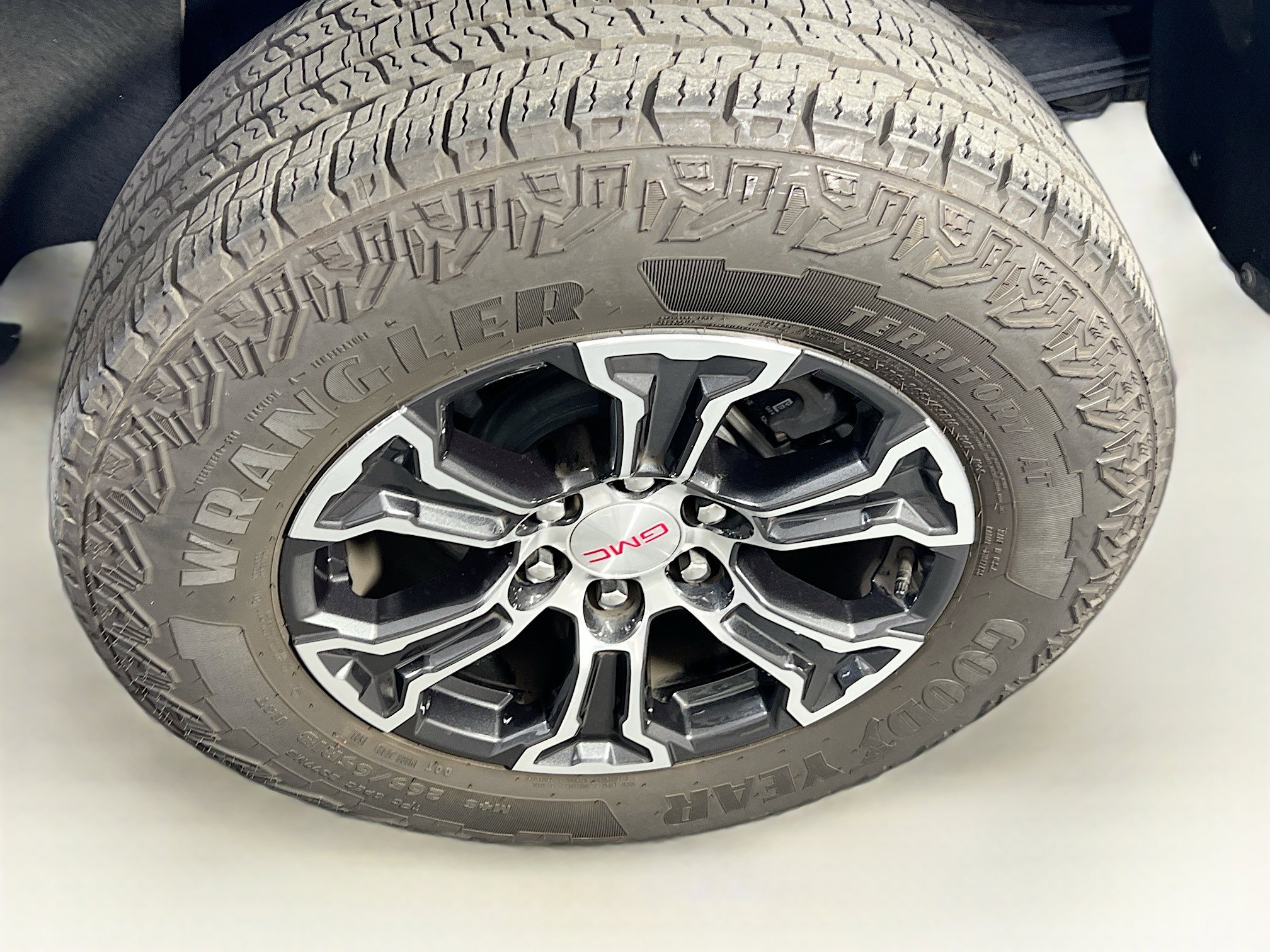 Used 2024 GMC Canyon AT4 w/ Technology Package AWD/4WD image 30