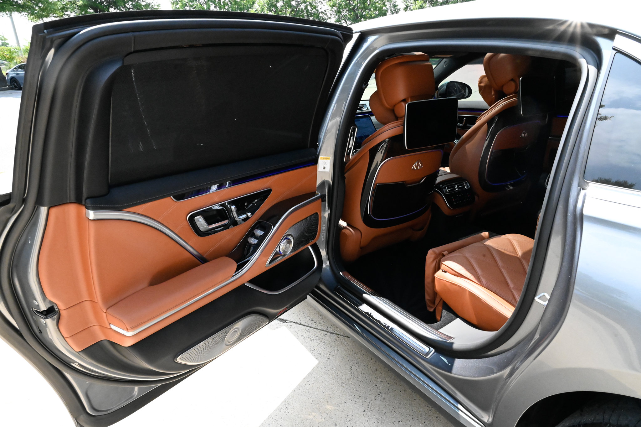 Used 2023 Mercedes-Benz Maybach S 680 4MATIC w/ Manufaktur Leather Package image 36