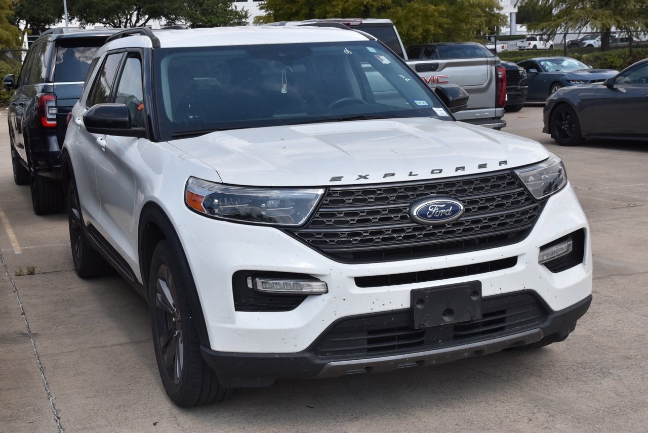 Used 2022 Ford Explorer XLT w/ Equipment Group 202A RWD image 4
