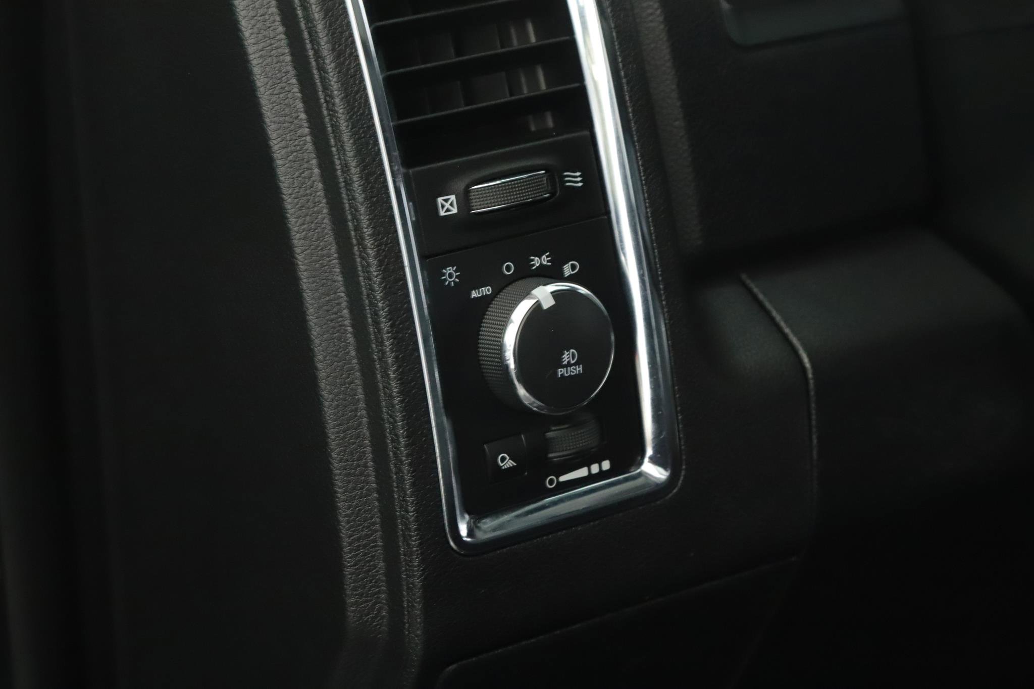 Used 2017 RAM 1500 Laramie w/ Convenience Group image 8