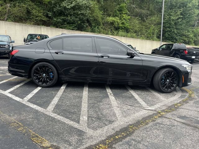 Used 2021 BMW 740i w/ Premium Package RWD image 2