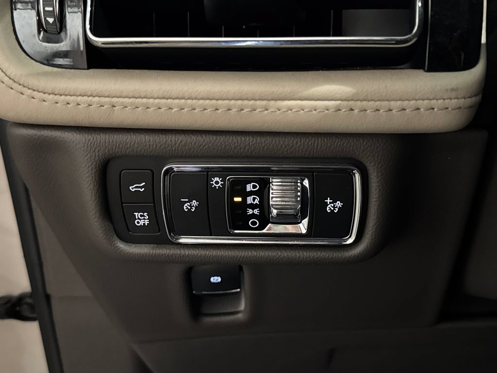 Used 2022 Lincoln Nautilus Reserve FWD image 17