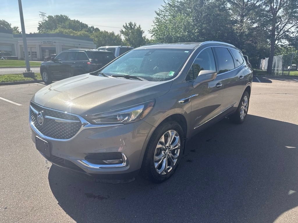 Used 2018 Buick Enclave Avenir w/ Avenir Technology Package AWD/4WD image 2