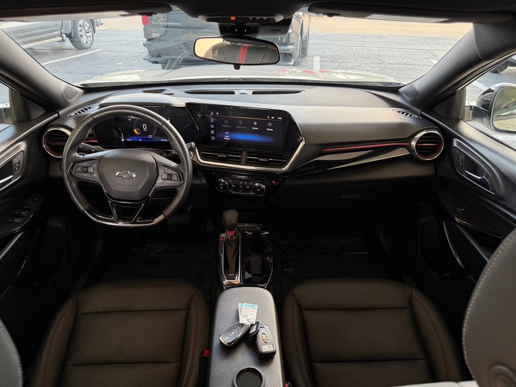 Used 2025 Chevrolet Trax RS w/ Driver Confidence Package FWD image 21