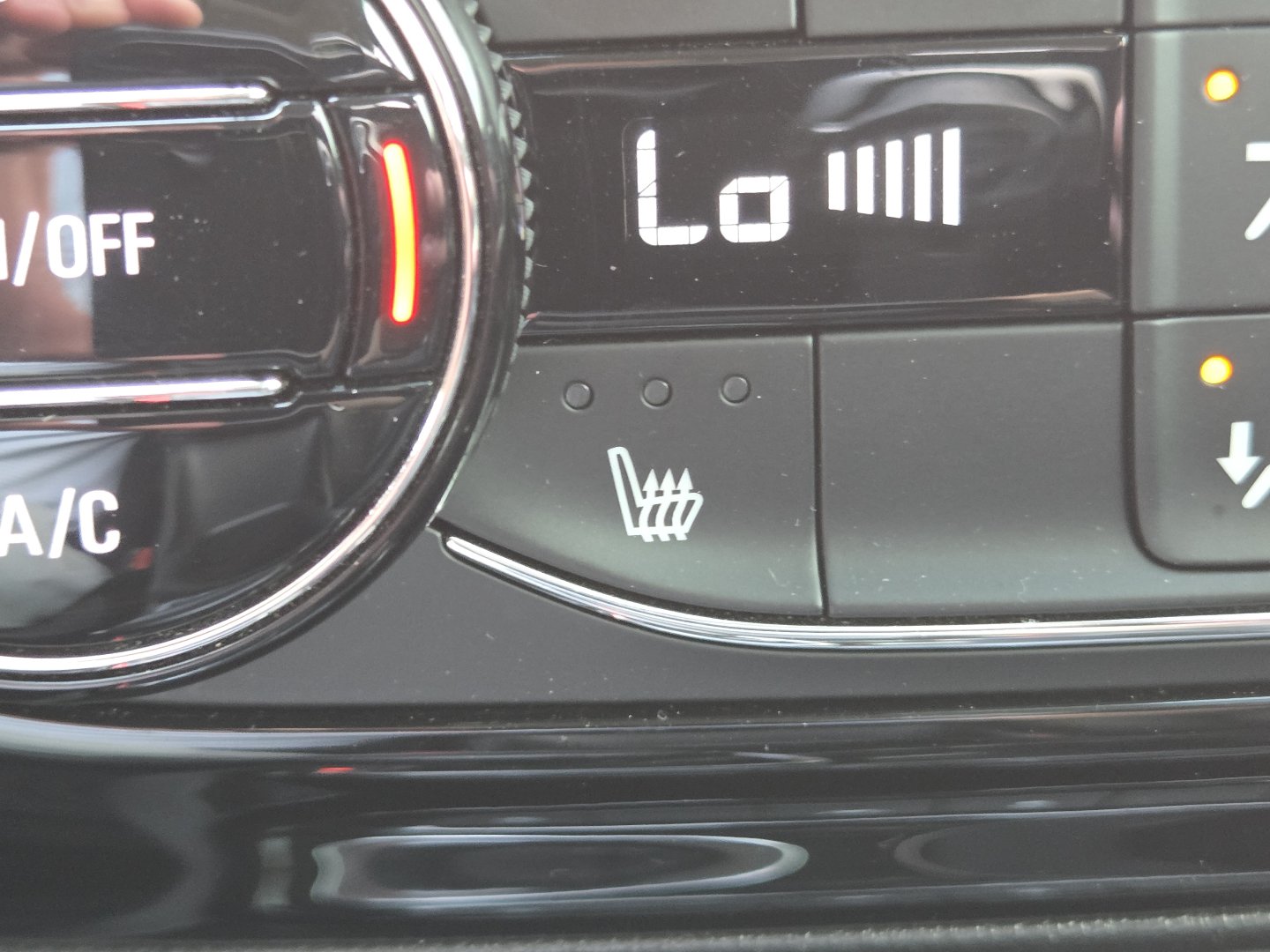 Used 2022 Buick Encore GX Essence w/ Experience Buick Package FWD image 5