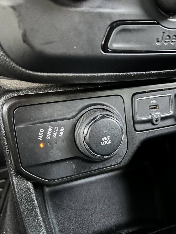 Used 2020 Jeep Renegade Sport w/ Sport Appearance Group AWD/4WD image 17