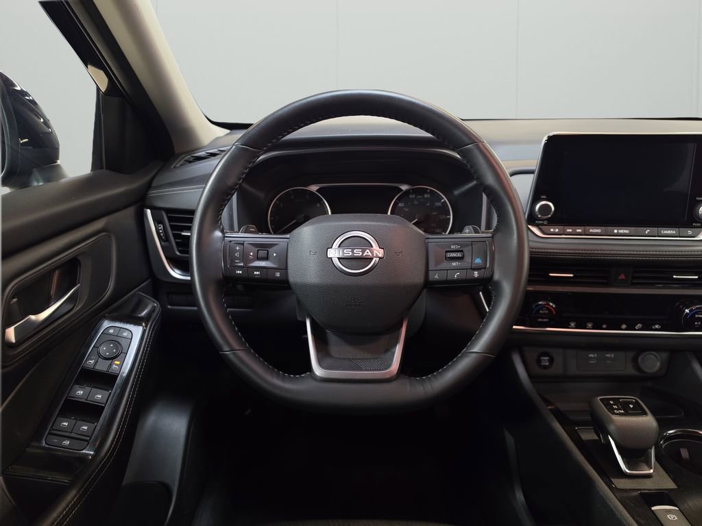 Used 2025 Nissan Rogue SV image 15
