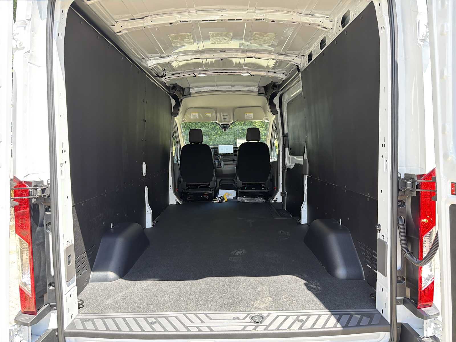 New 2026 Ford Transit 250 148 Medium Roof w/ Load Area Protection Package RWD image 17