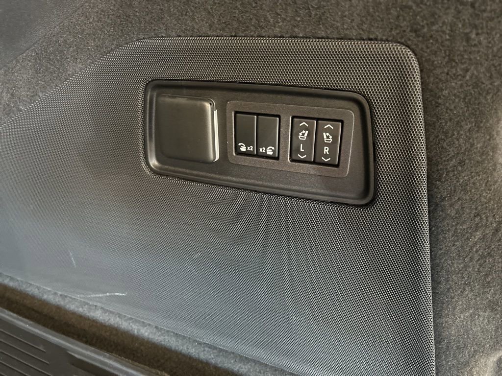 Used 2023 Cadillac Escalade ESV V AWD/4WD image 38