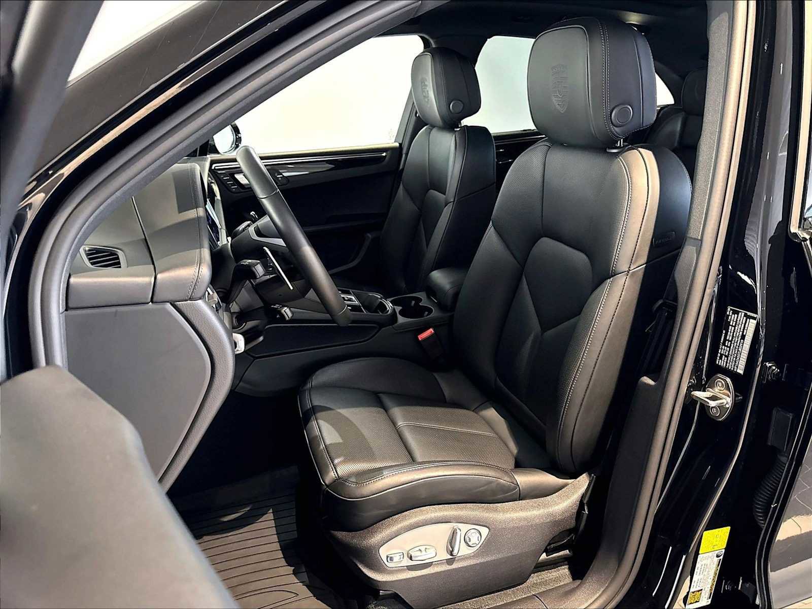 Used 2026 Porsche Macan AWD/4WD image 8