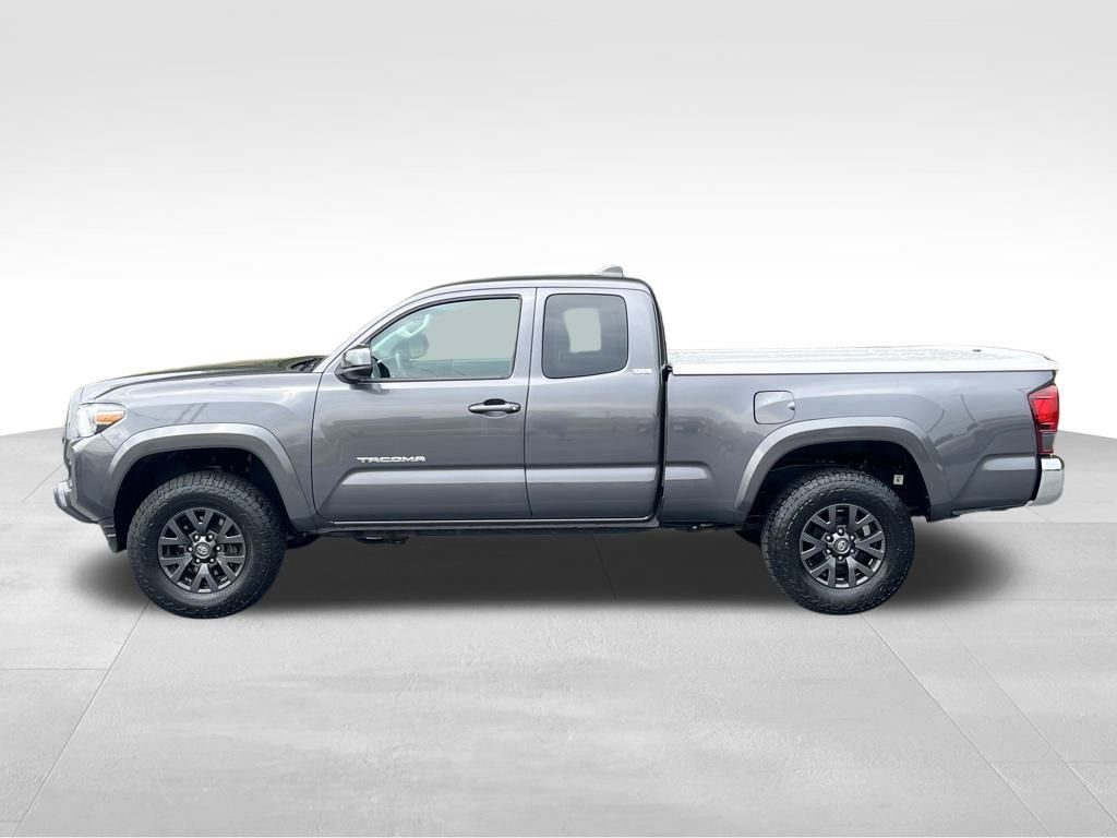 Used 2022 Toyota Tacoma SR5 w/ SR5 Appearance Package (SM) image 2