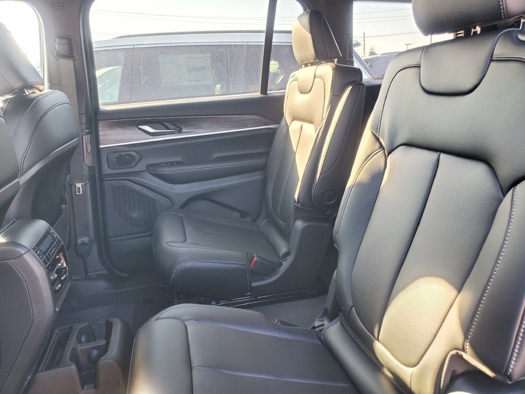 New 2027 Jeep Grand Cherokee L Limited w/ Limited Altitude Package AWD/4WD image 27