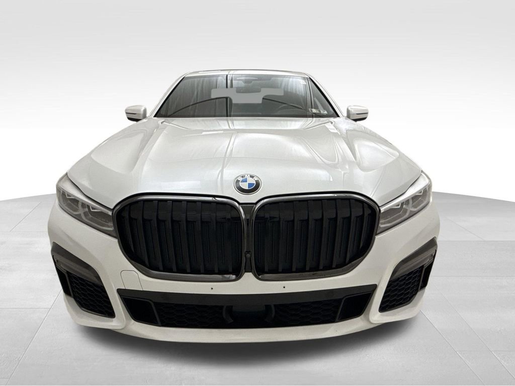 Used 2022 BMW 750i xDrive w/ Luxury Rear Seating Package AWD/4WD image 3