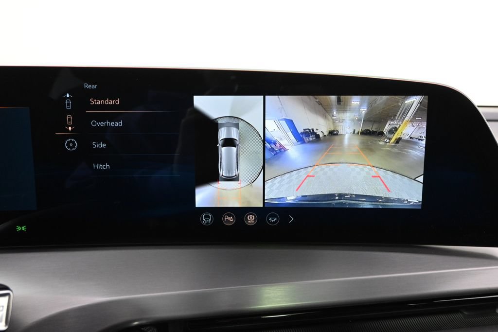 Certified 2026 Cadillac Vistiq Platinum w/ LPO, Floor Liner Package AWD/4WD image 31