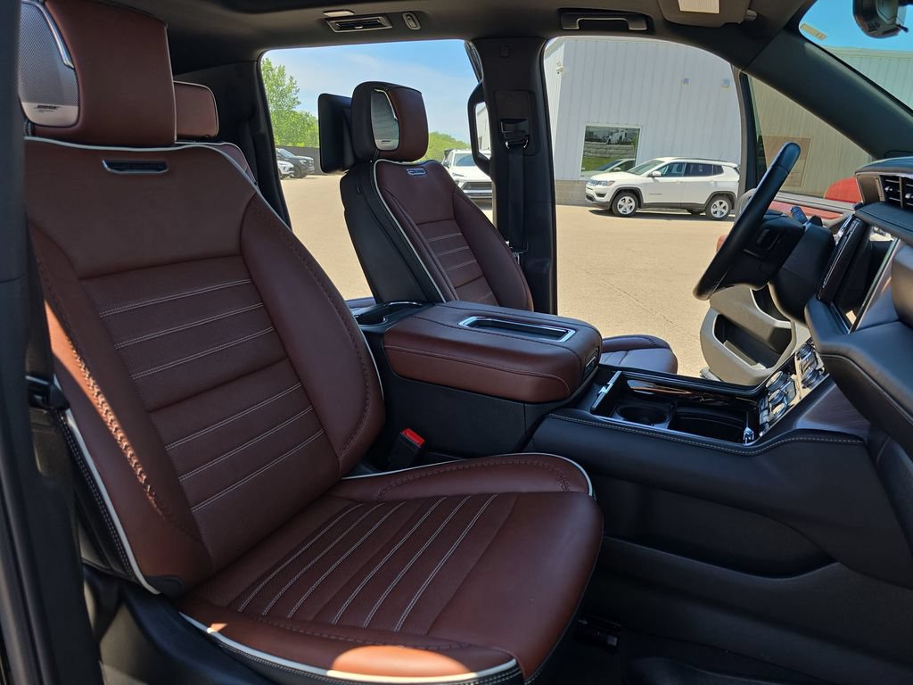 Used 2023 GMC Yukon XL Denali Ultimate AWD/4WD image 10