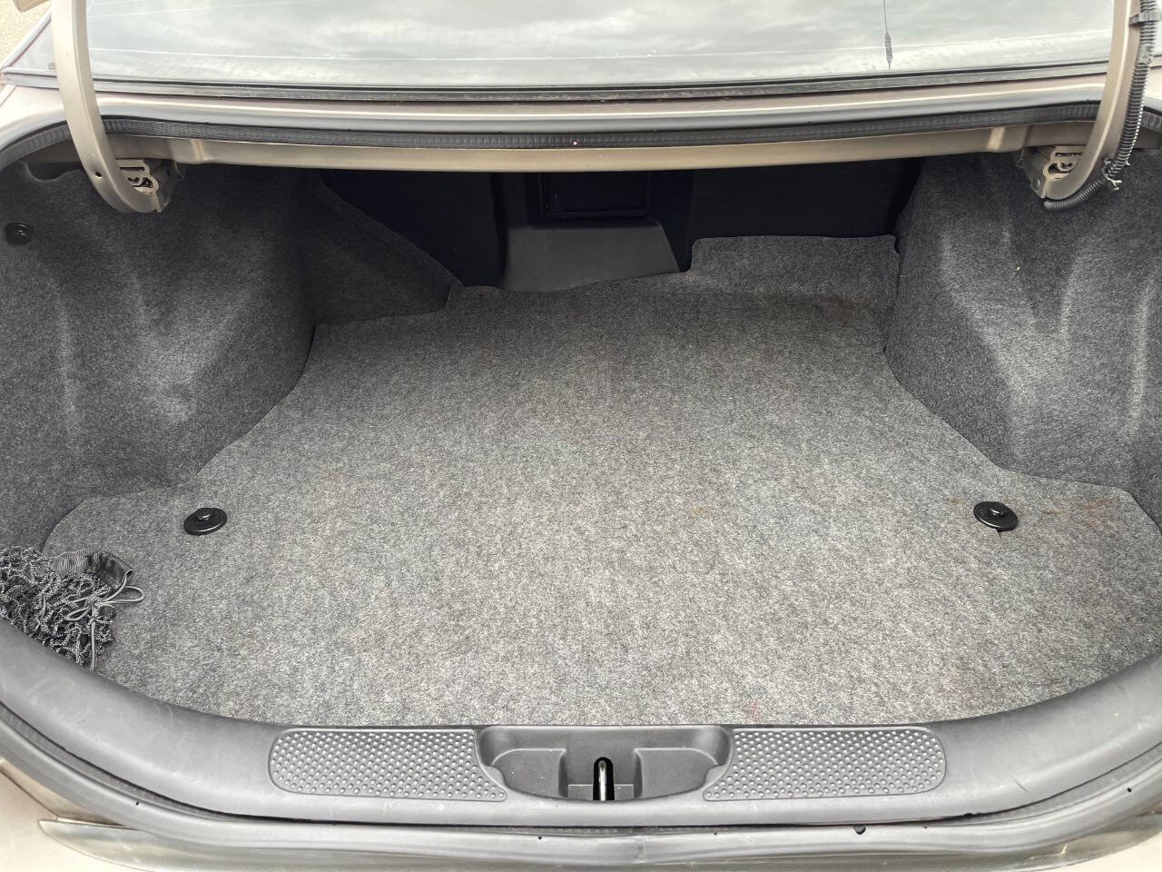 Used 2004 Pontiac Bonneville SLE image 12