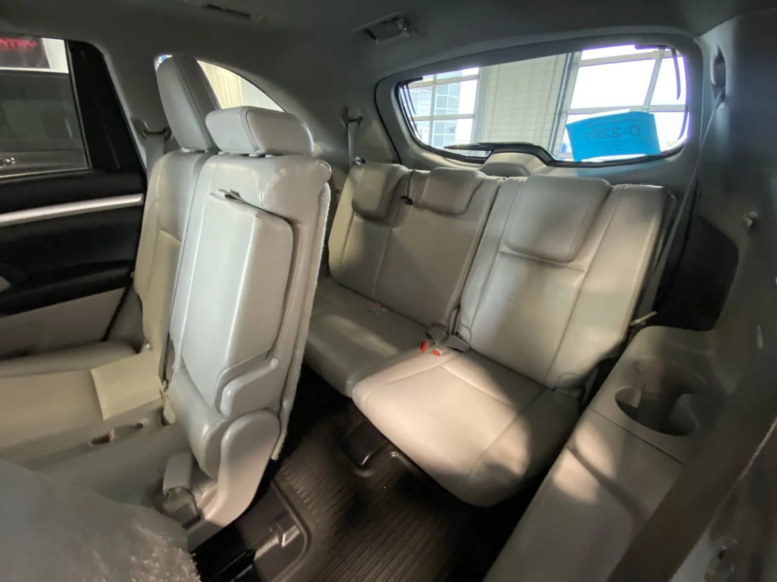 Used 2014 Toyota Highlander XLE AWD/4WD image 16