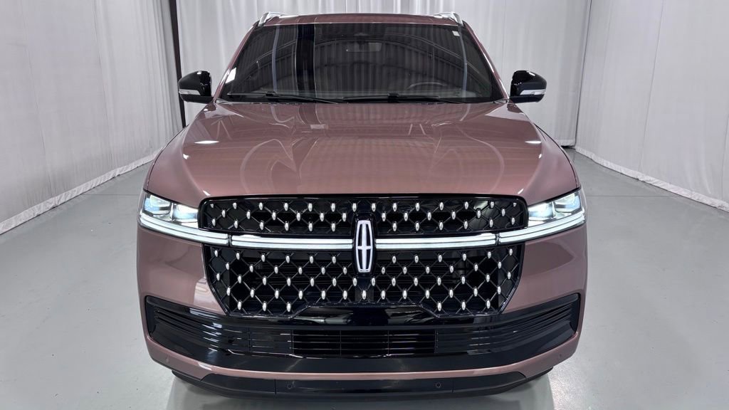 Used 2025 Lincoln Navigator L Black Label AWD/4WD image 3