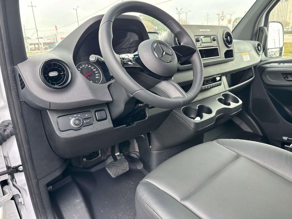 Used 2025 Mercedes-Benz Sprinter 2500 image 9