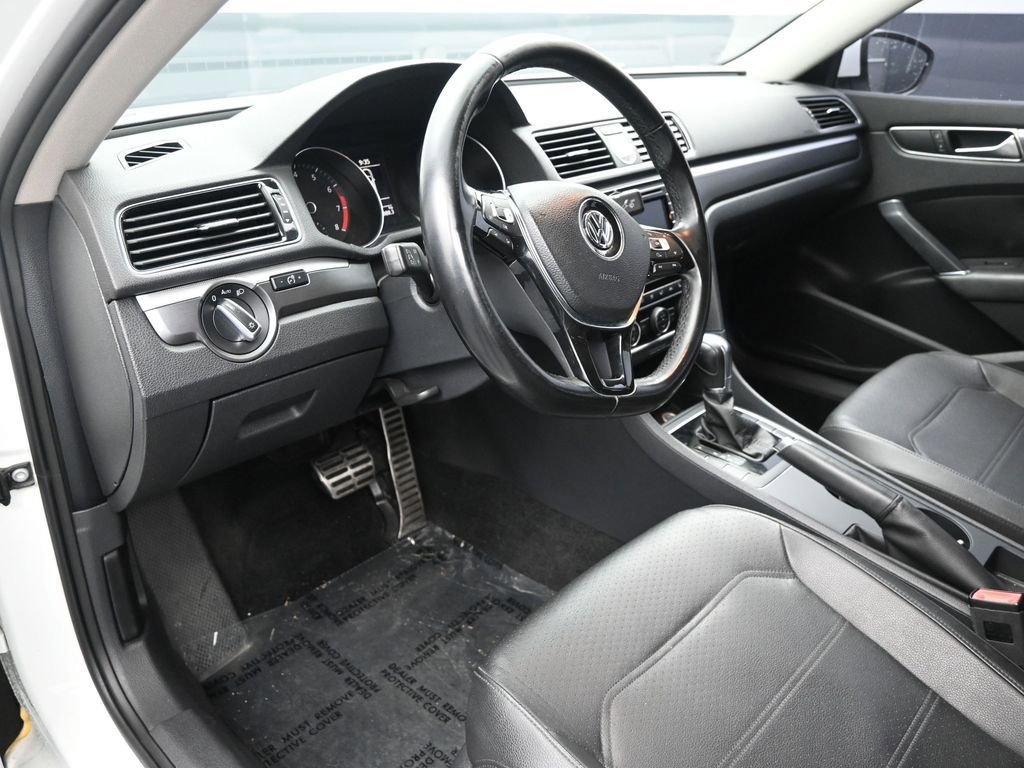 Used 2017 Volkswagen Passat 1.8T R-Line w/ R-Line Lighting Package FWD image 12