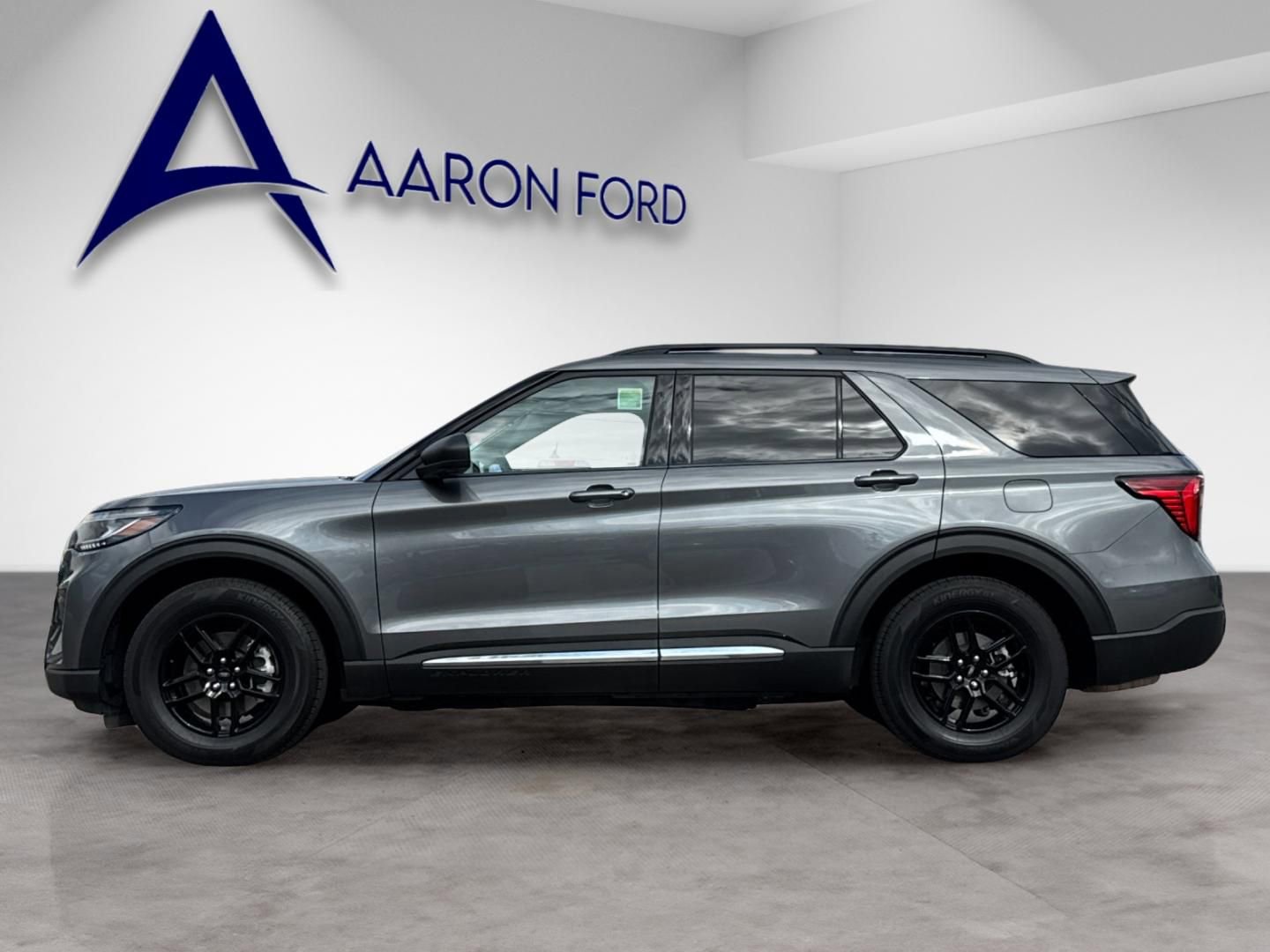 Used 2025 Ford Explorer Active w/ Active Comfort Package image 2