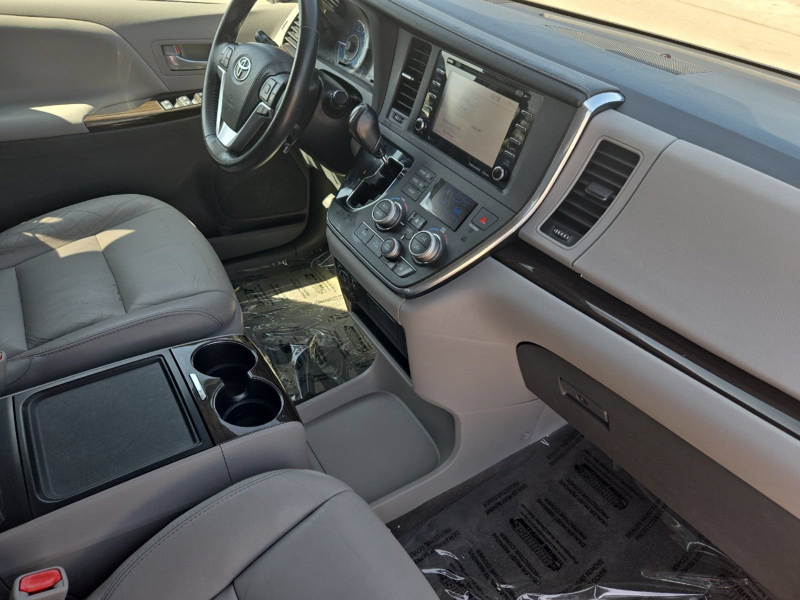 Used 2018 Toyota Sienna XLE FWD image 16