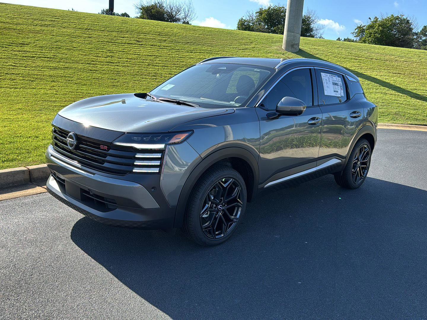 New 2025 Nissan Kicks SR w/ SR Premium Package