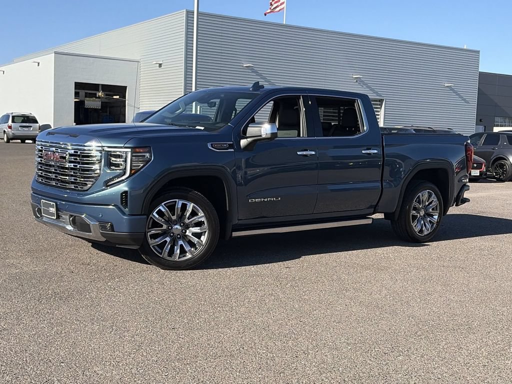 Used 2025 GMC Sierra 1500 Denali w/ Denali Reserve Package AWD/4WD image 3