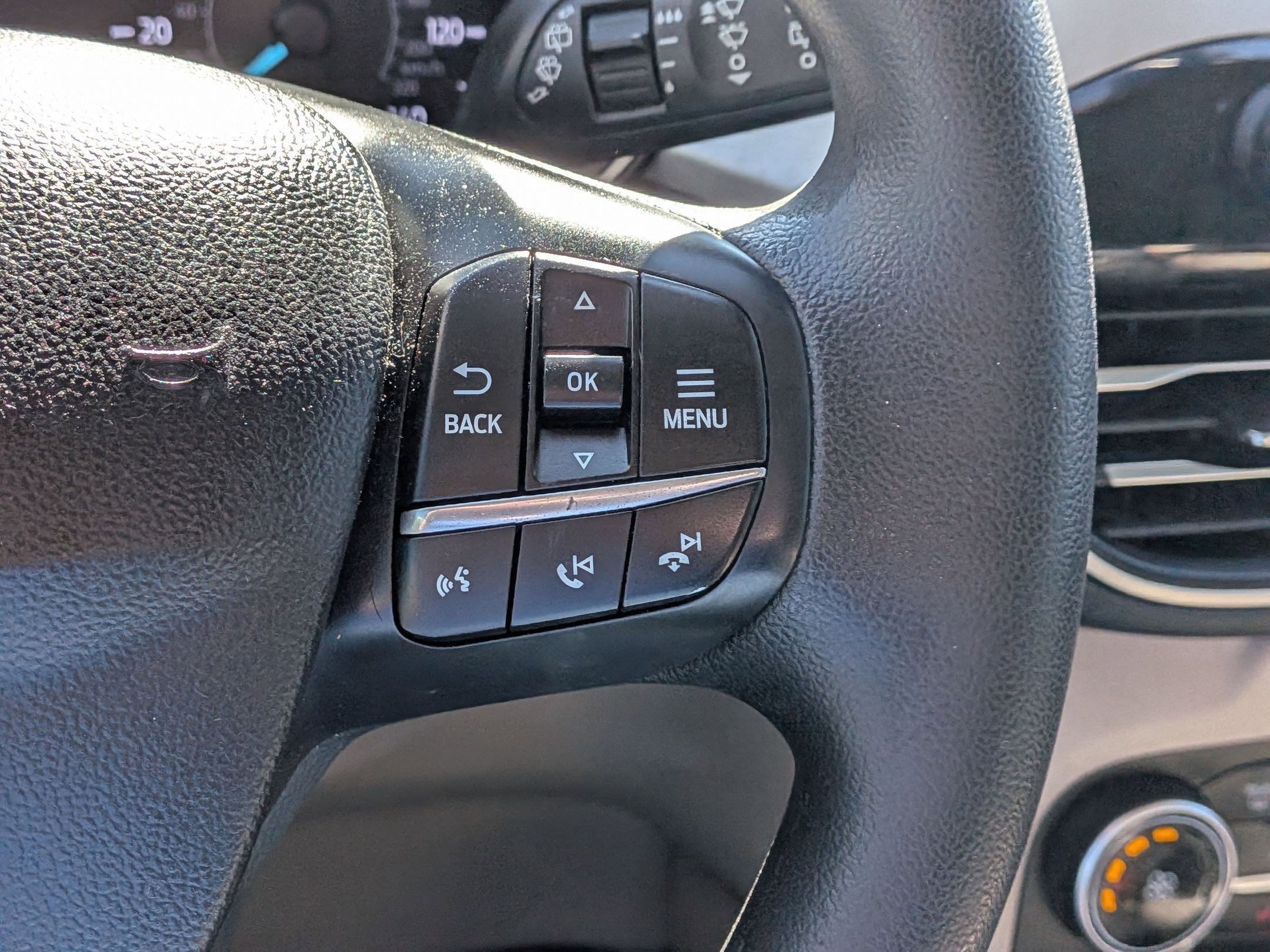 Used 2020 Ford Escape SE image 18