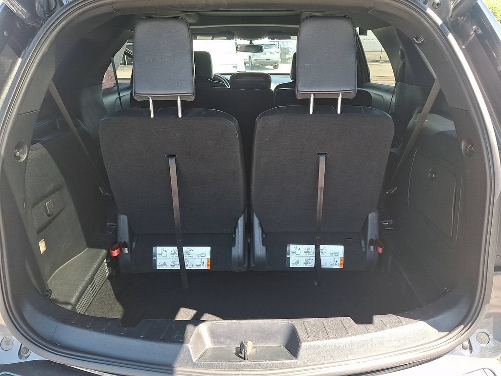 Used 2019 Ford Explorer XLT w/ Equipment Group 202A AWD/4WD image 30