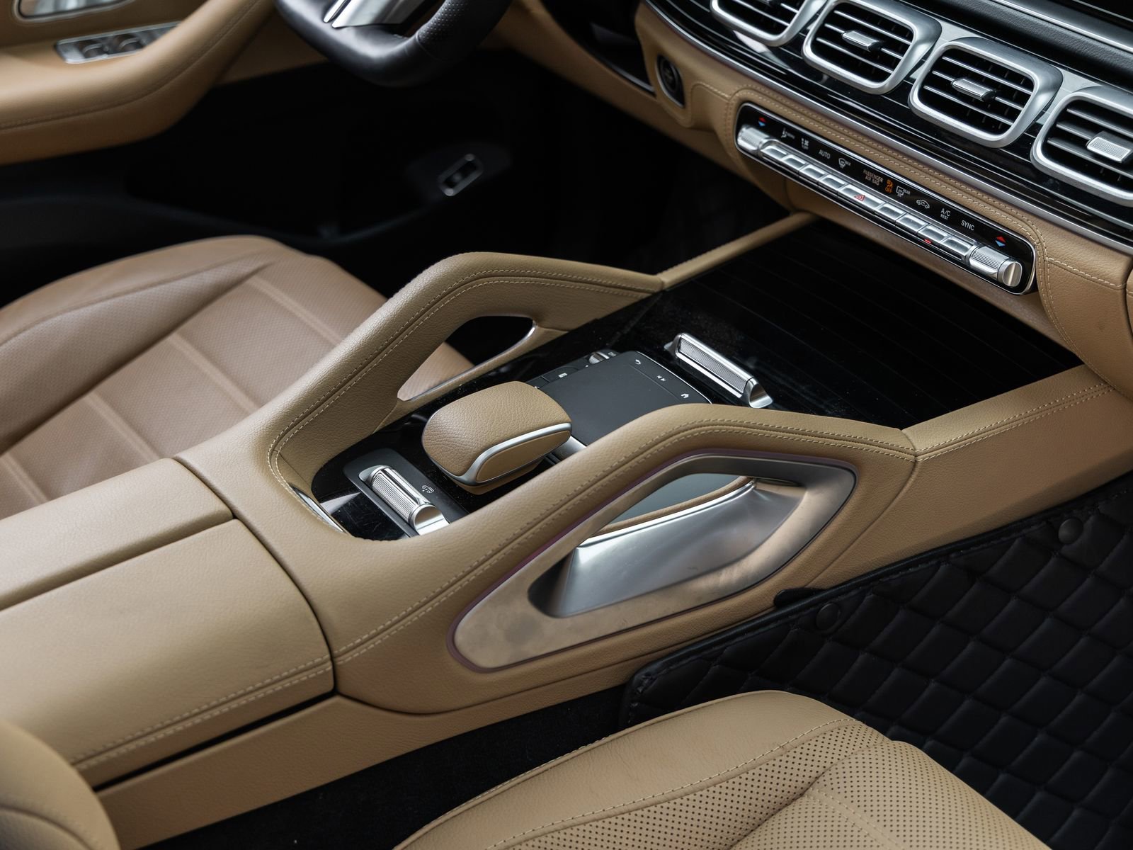 Used 2025 Mercedes-Benz GLS 580 4MATIC image 29