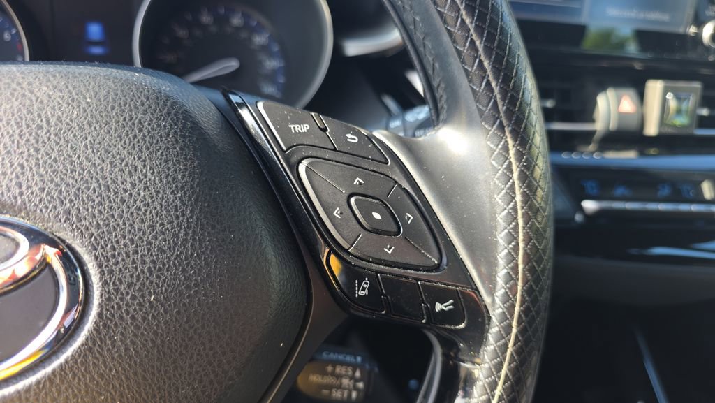 Used 2019 Toyota C-HR XLE image 23