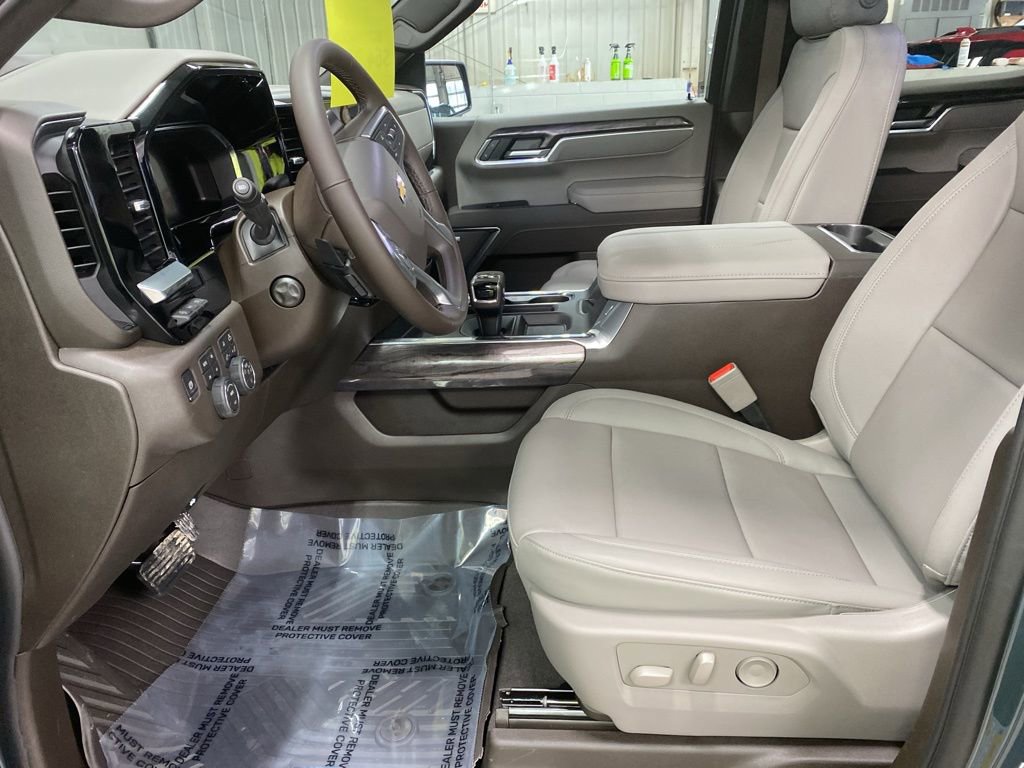 New 2026 Chevrolet Silverado 1500 LTZ w/ LTZ Premium Package image 31