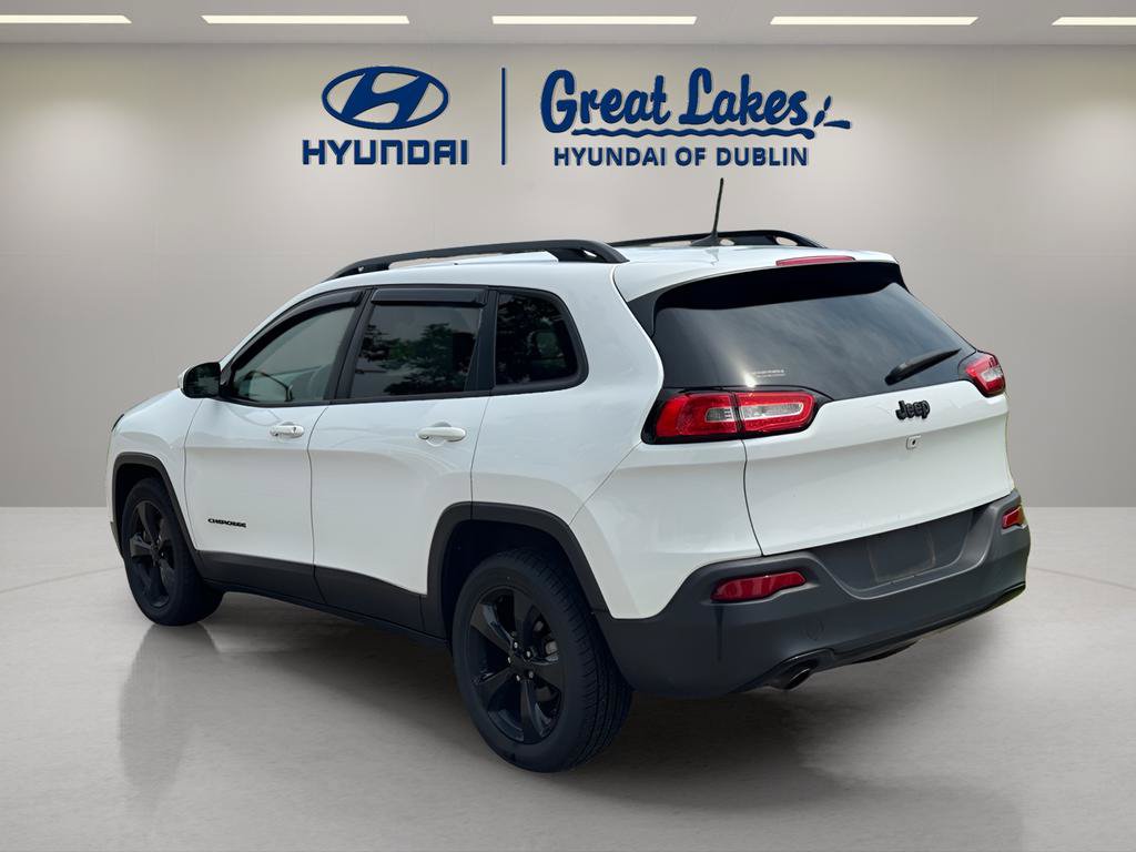 Used 2018 Jeep Cherokee Latitude w/ Altitude Package FWD image 3