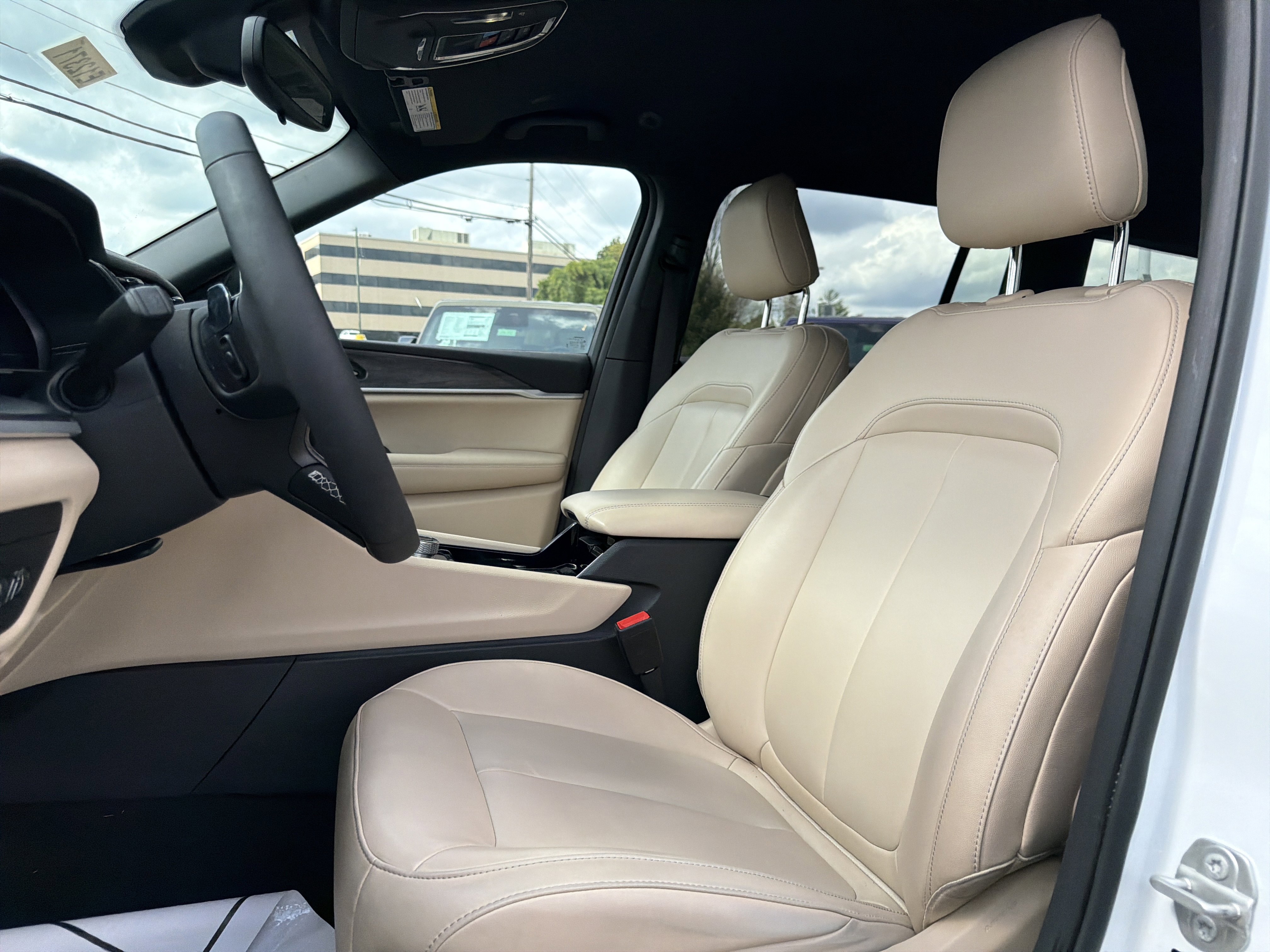 Used 2023 Jeep Grand Cherokee L Limited image 15