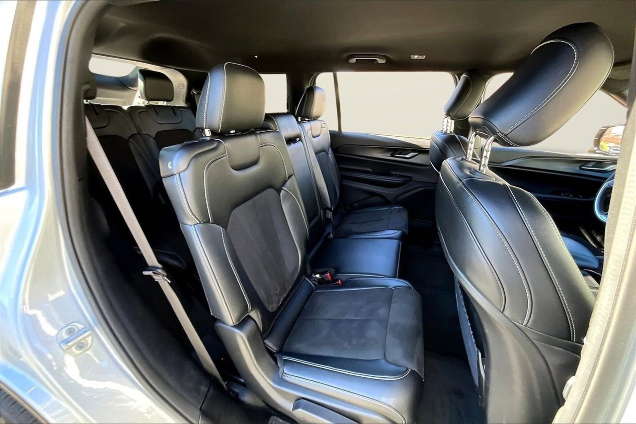 Used 2023 Jeep Grand Cherokee L Laredo image 22