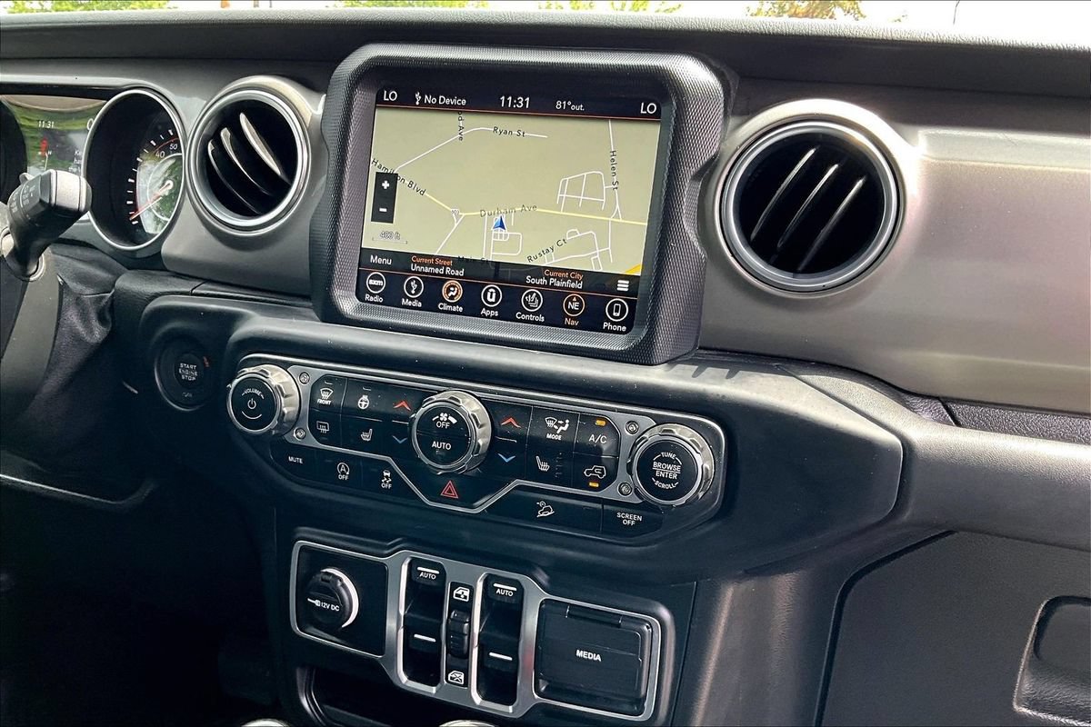 Used 2018 Jeep Wrangler Unlimited Sahara AWD/4WD image 33