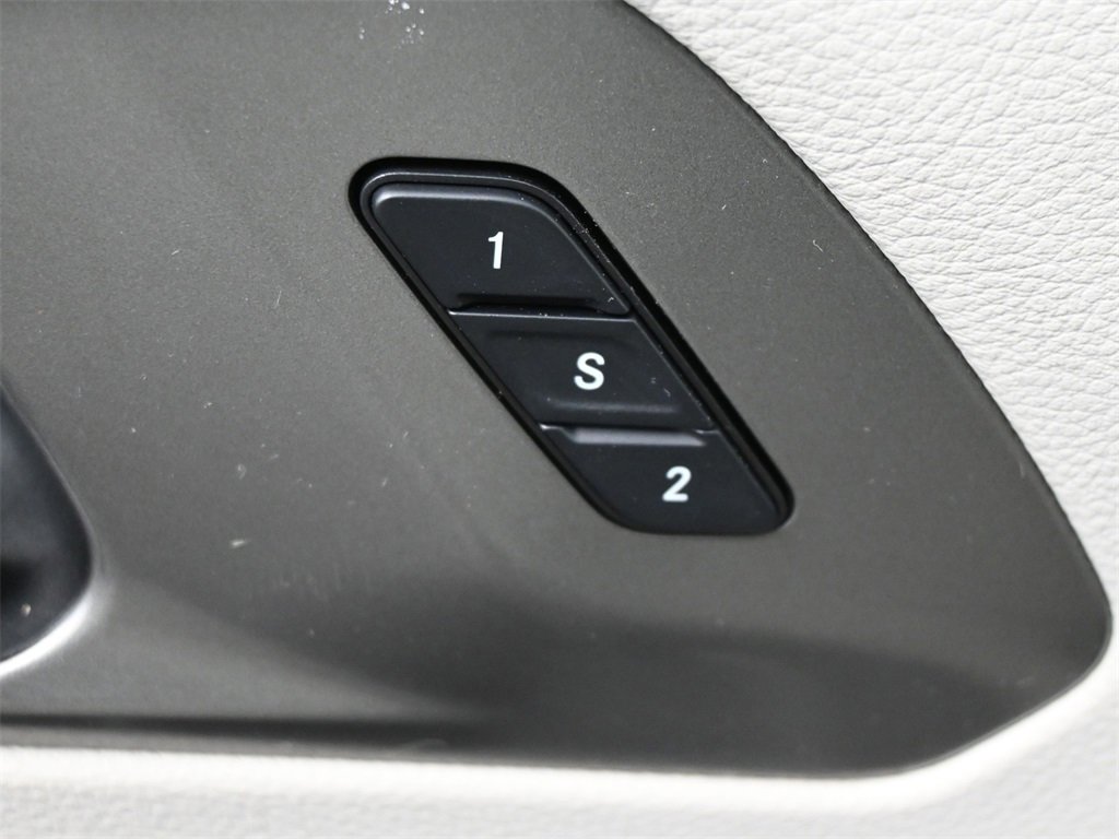 Used 2021 Chrysler Pacifica Touring-L image 5