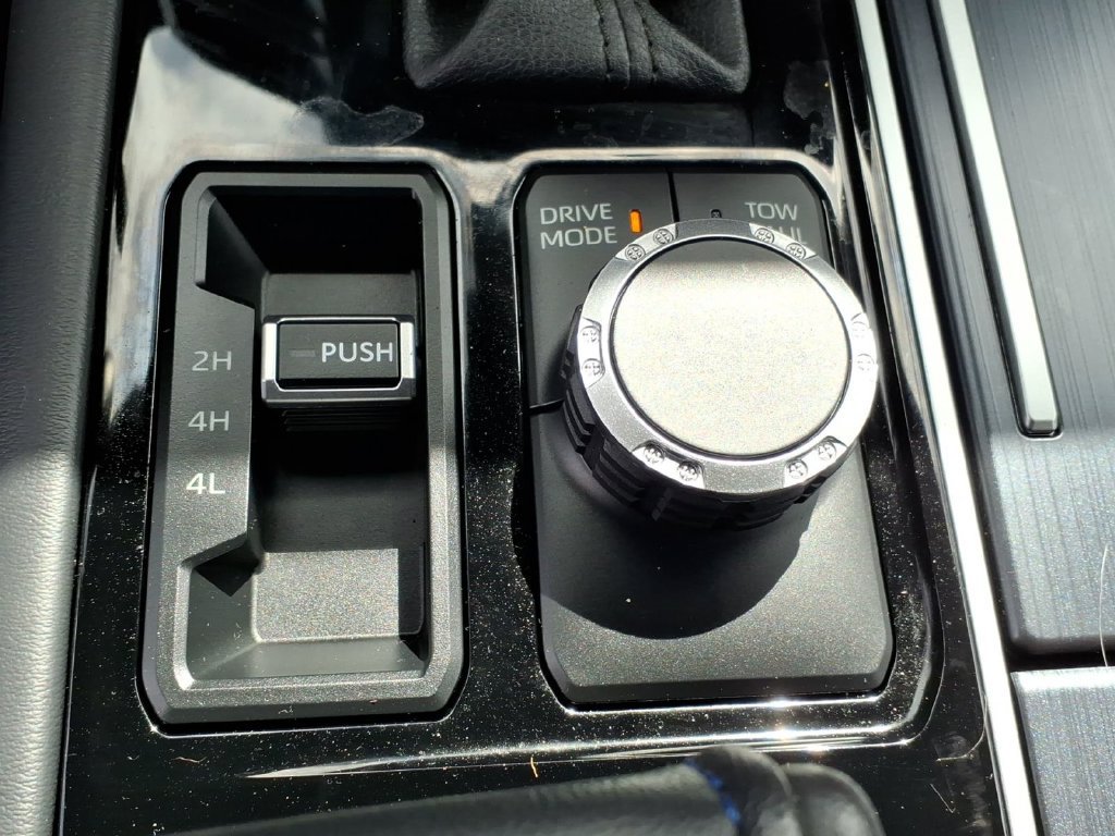 Used 2024 Toyota Sequoia Platinum AWD/4WD image 10