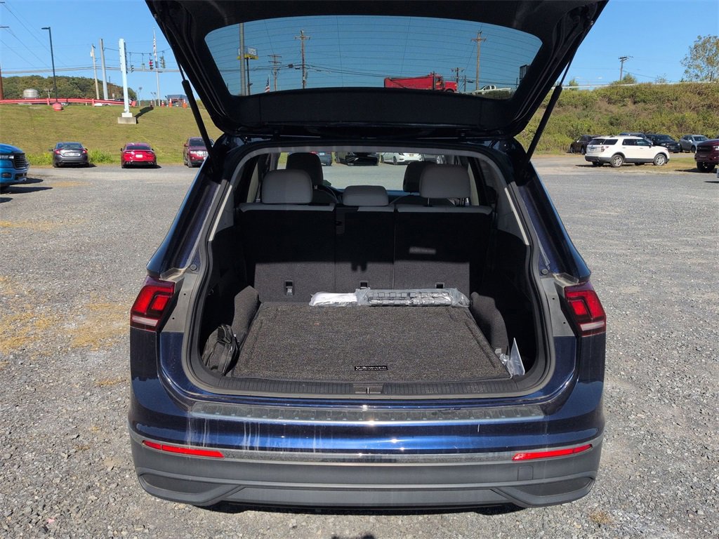 Used 2024 Volkswagen Tiguan SE image 5