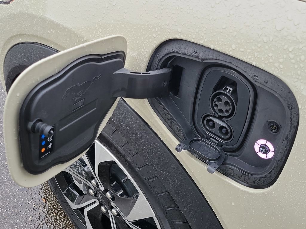 Used 2025 Ford Mustang Mach-E Select image 9