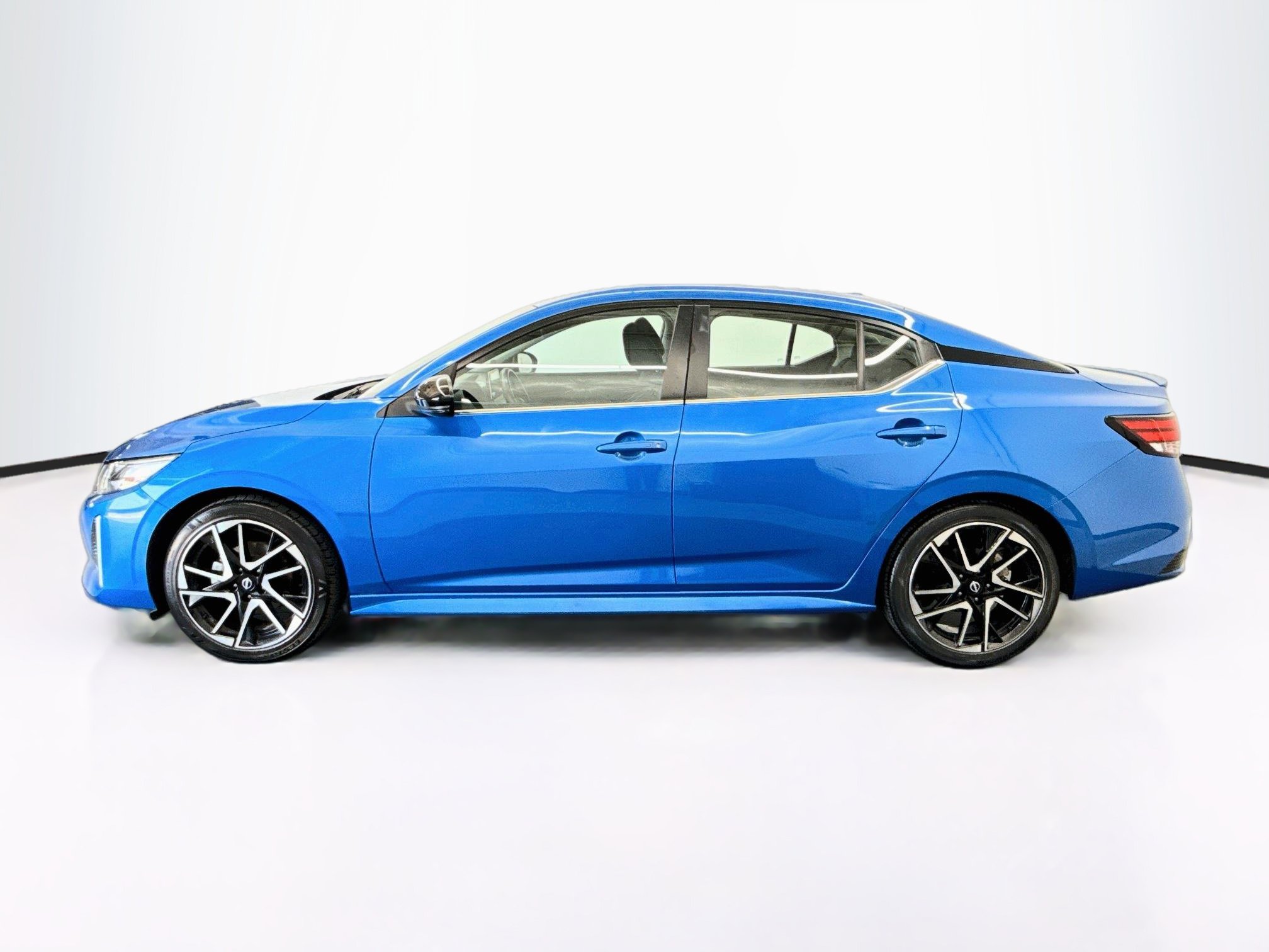 Used 2025 Nissan Sentra SR FWD image 4