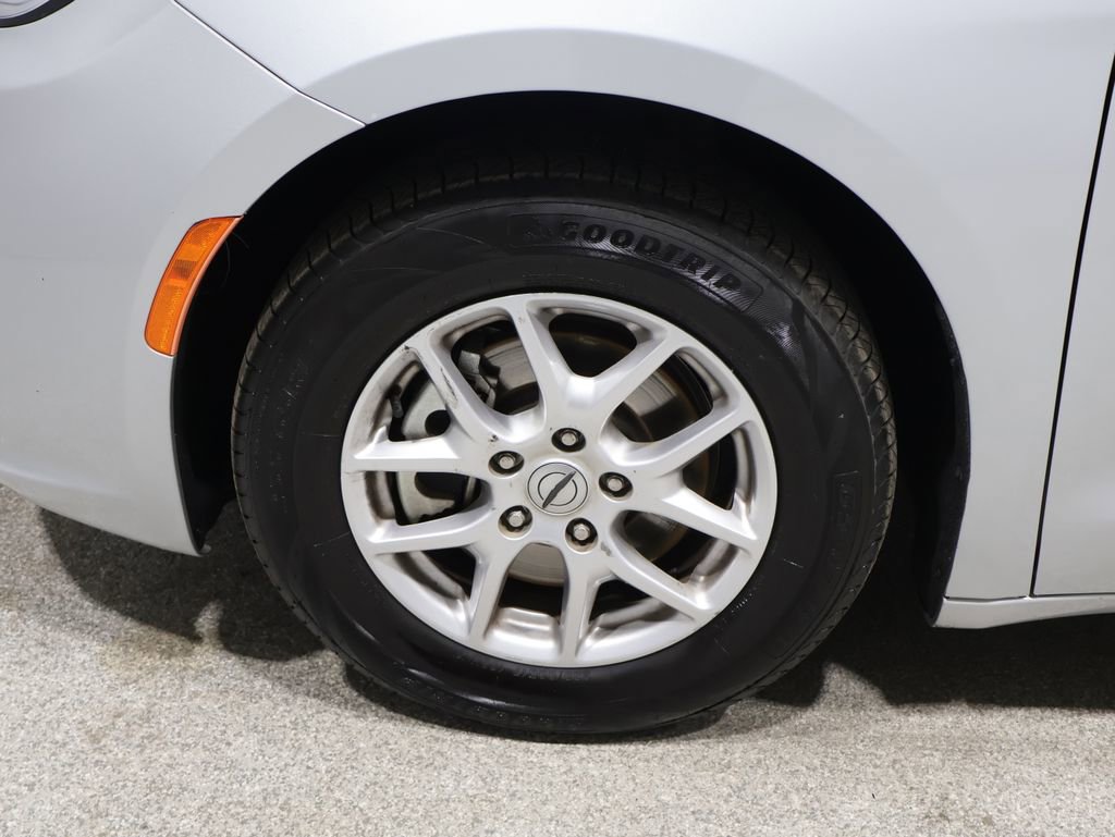 Used 2024 Chrysler Pacifica Touring-L FWD image 7