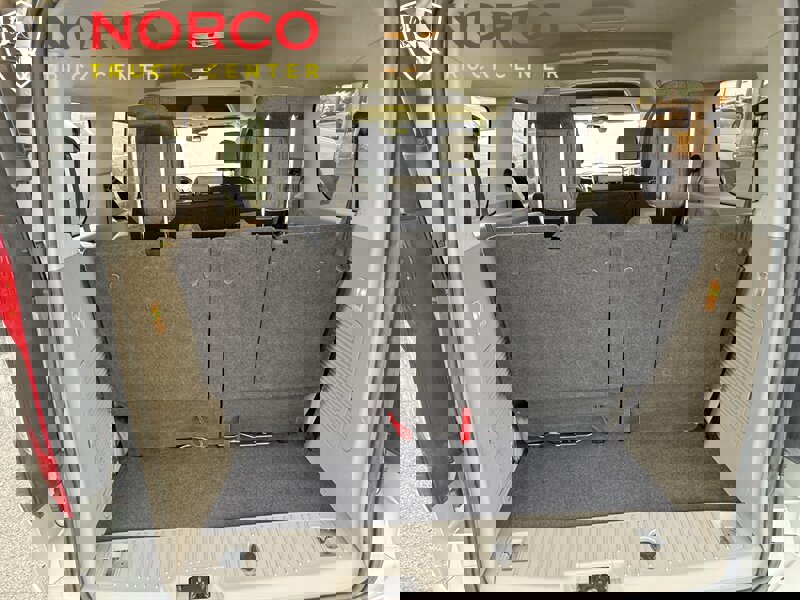 Used 2018 Ford Transit Connect XLT image 13