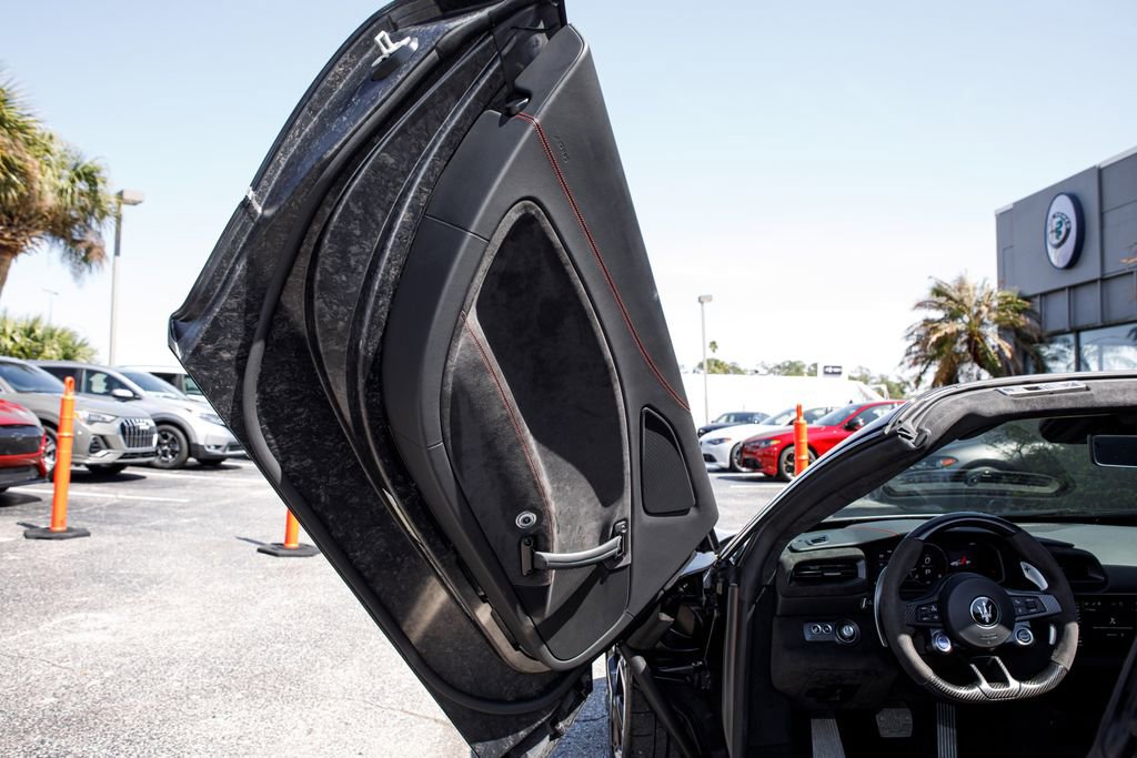 Used 2023 Maserati MC20 Spyder image 16