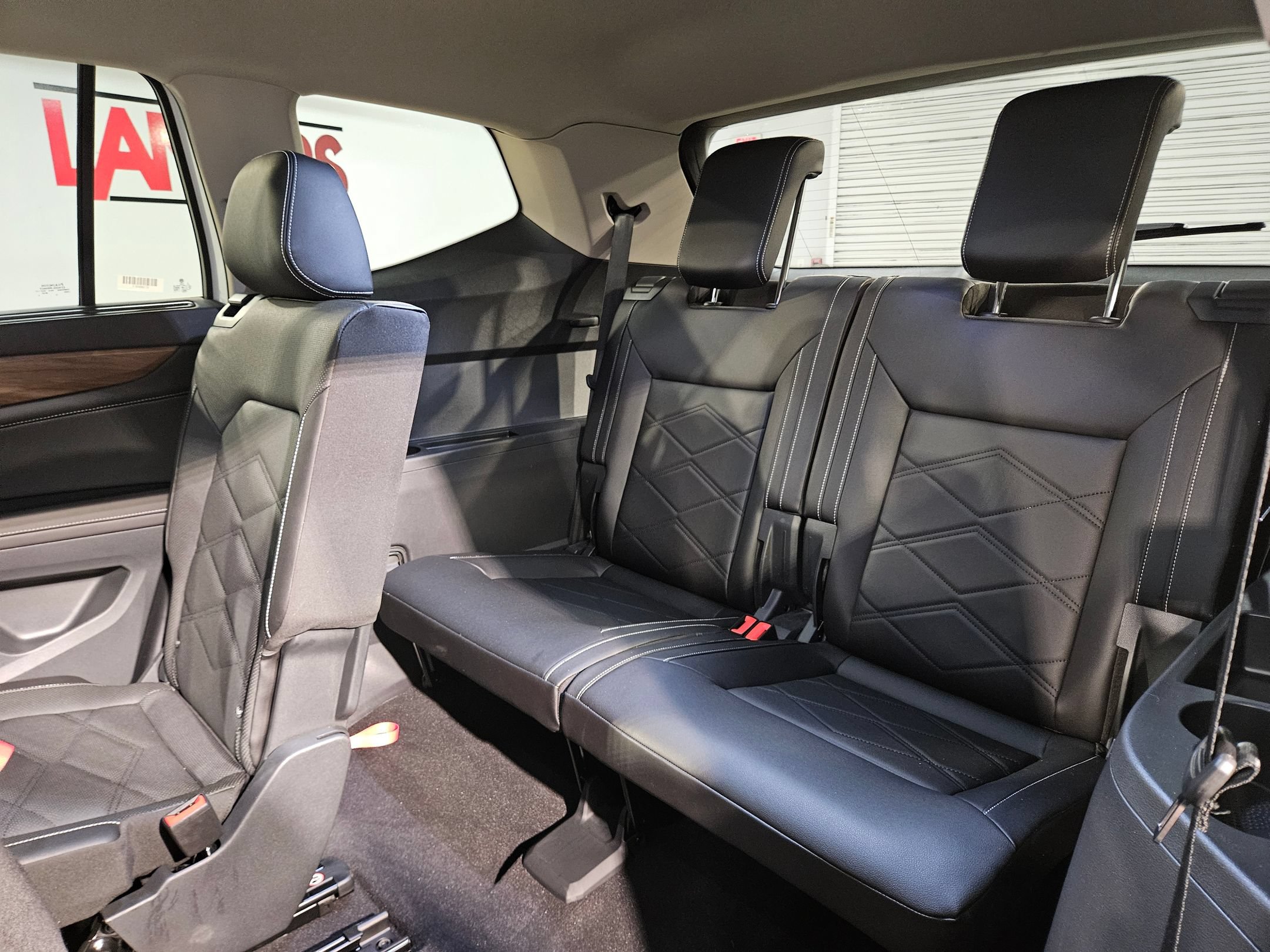 Used 2025 Volkswagen Atlas SE FWD image 36